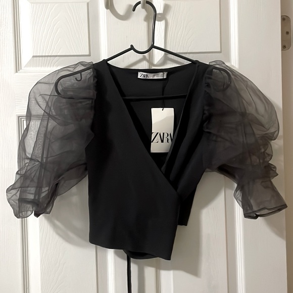 Zara Tops - Zara Puffy Leaves Criss Crossed Top